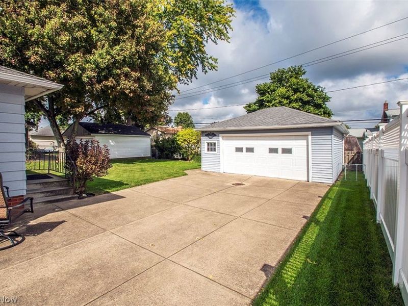 22276 Sandy Lane, Fairview Park, OH 44126 Photo 2