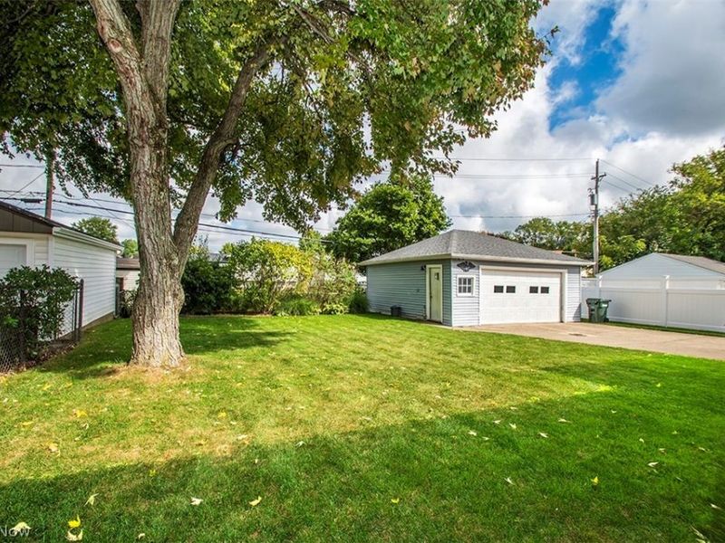 22276 Sandy Lane, Fairview Park, OH 44126 Photo 5
