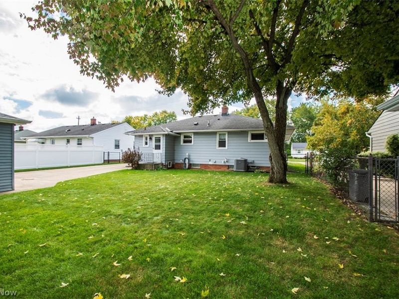 22276 Sandy Lane, Fairview Park, OH 44126 Photo 6