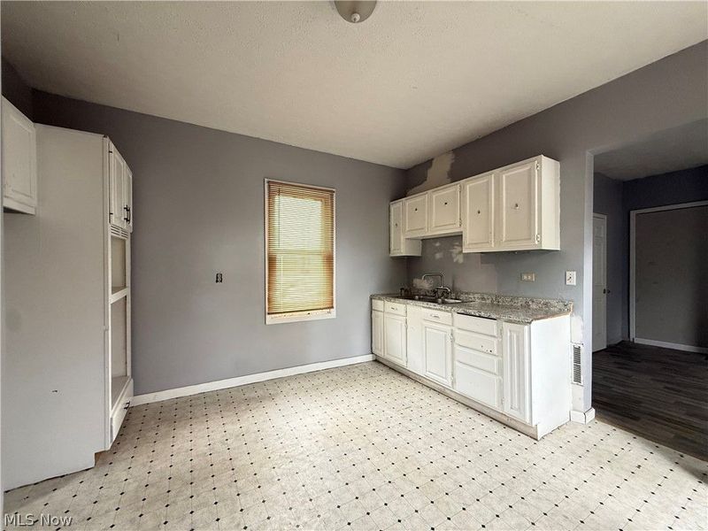 6721 Hough Avenue, Cleveland, OH 44103 Photo 8