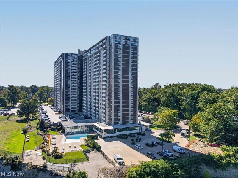 12900 Lake Avenue, Unit 1414, Lakewood, OH 44107 Photo 3