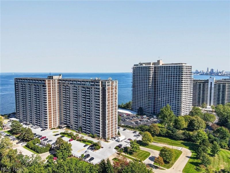 12900 Lake Avenue, Unit 1414, Lakewood, OH 44107 Photo 4