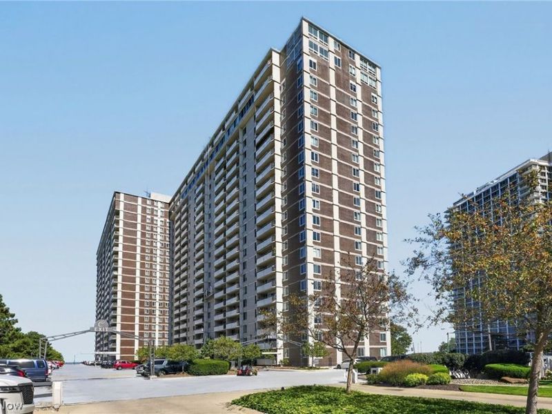 12900 Lake Avenue, Unit 1414, Lakewood, OH 44107 Photo 8