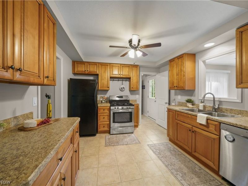 295 Cambridge Drive, Aurora, OH 44202 Photo 8