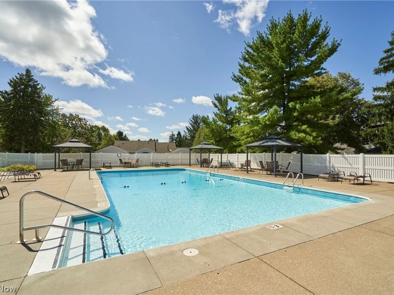 910 Wellsley Lane, Akron, OH 44313 Photo 13