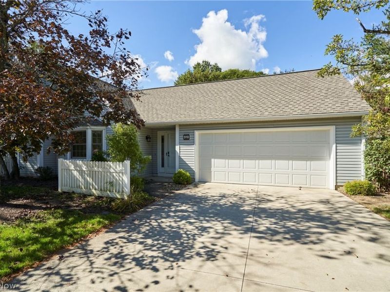 910 Wellsley Lane, Akron, OH 44313 Photo 3