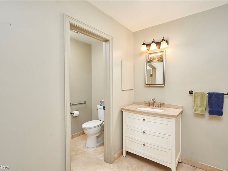 910 Wellsley Lane, Akron, OH 44313 Photo 8