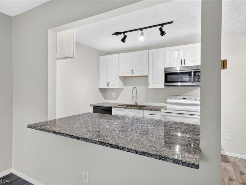 1460 Cedarwood Drive, Unit 23G, Westlake, OH 44145 Photo 7