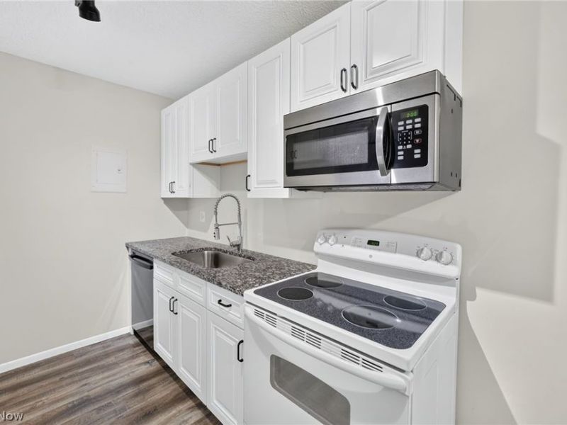 1460 Cedarwood Drive, Unit 23G, Westlake, OH 44145 Photo 8