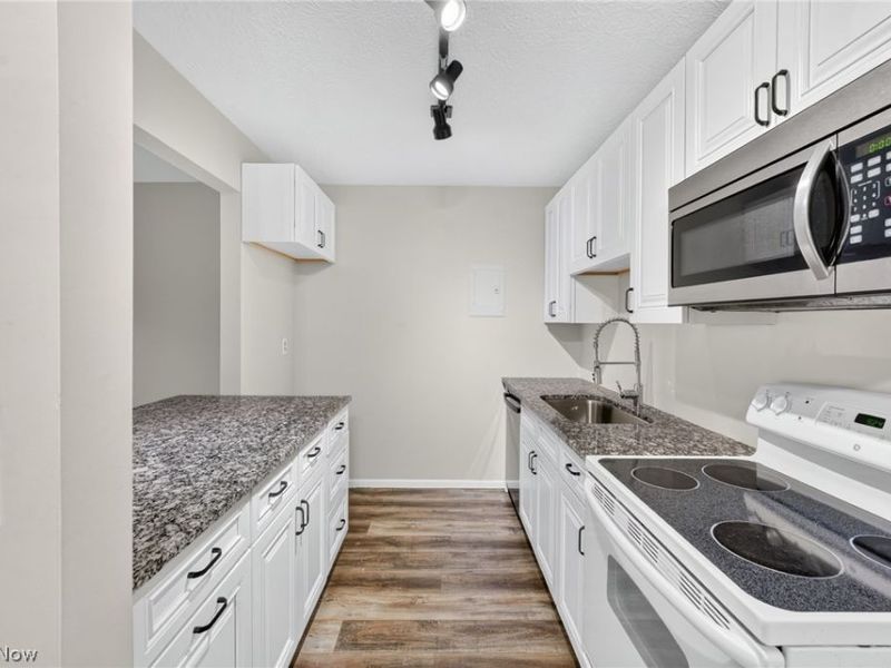 1460 Cedarwood Drive, Unit 23G, Westlake, OH 44145 Photo 9