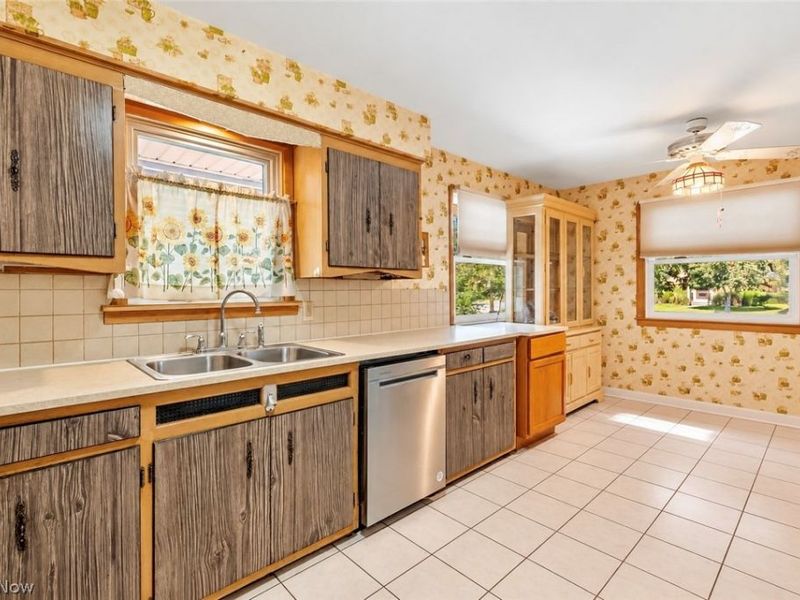 6009 Biddulph Road, Brooklyn, OH 44144 Photo 6