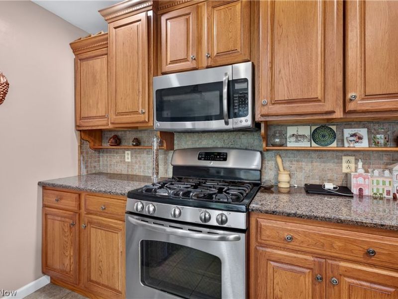 1443 Wilkshire Circle SW, North Canton, OH 44720 Photo 14
