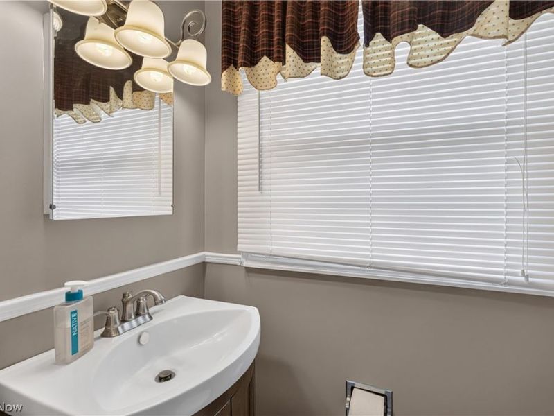 1443 Wilkshire Circle SW, North Canton, OH 44720 Photo 18