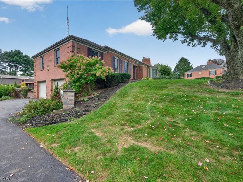 1443 Wilkshire Circle SW, North Canton, OH 44720 Photo 2