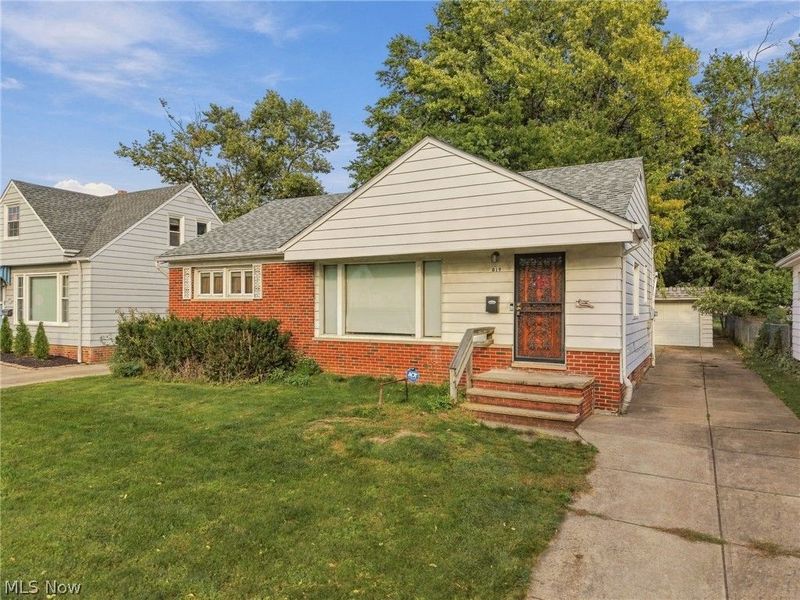819 E 261st Street, Euclid, OH 44132 Photo 3