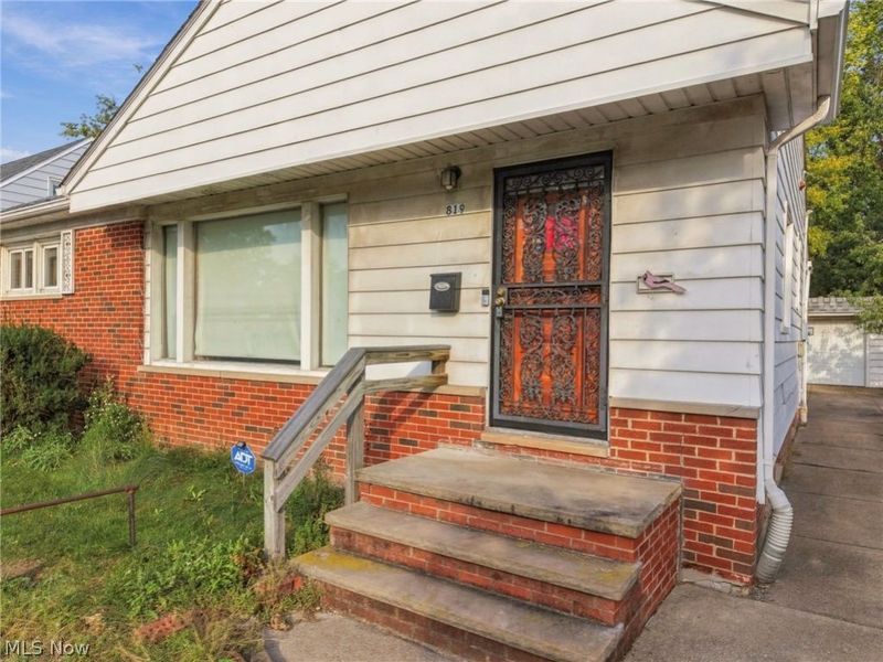 819 E 261st Street, Euclid, OH 44132 Photo 7