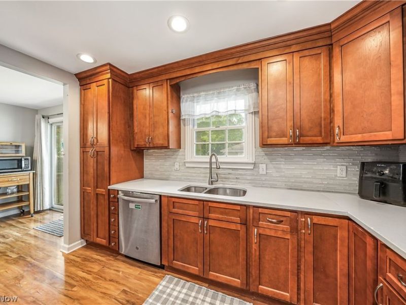 114 S Point Drive, Avon Lake, OH 44012 Photo 4