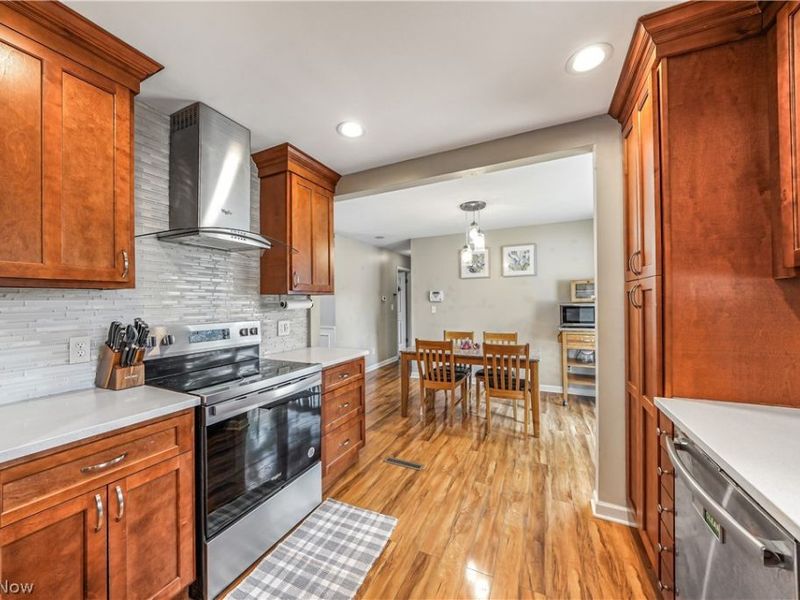 114 S Point Drive, Avon Lake, OH 44012 Photo 5