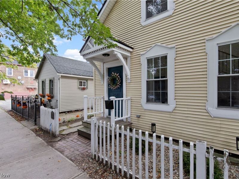 2581 W 11th Street, Cleveland, OH 44113 Photo 2