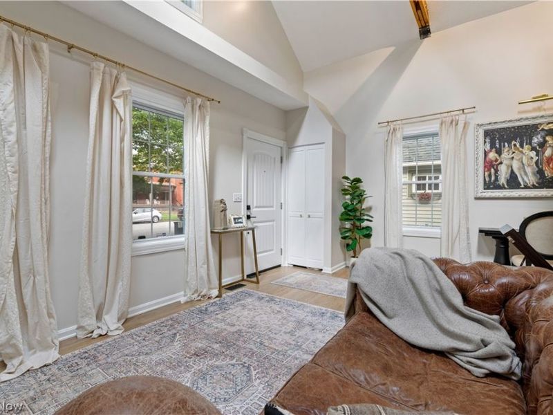 2581 W 11th Street, Cleveland, OH 44113 Photo 8