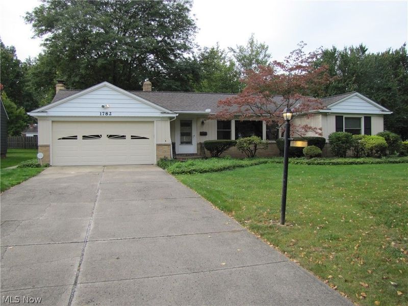 1782 Kenton Circle, Lyndhurst, OH 44124 Photo 2