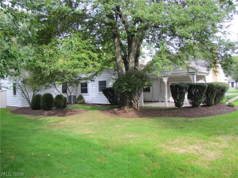 1782 Kenton Circle, Lyndhurst, OH 44124 Photo 3
