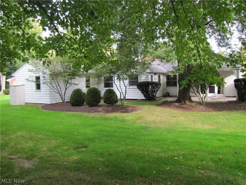 1782 Kenton Circle, Lyndhurst, OH 44124 Photo 4