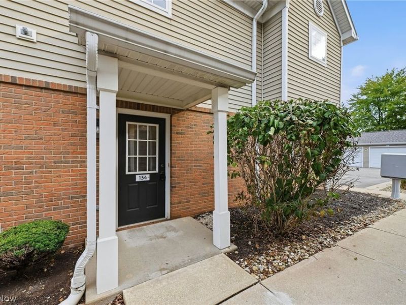 3394 Lenox Village Drive, Unit 134, Fairlawn, OH 44333 Photo 2