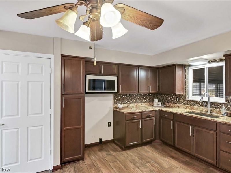3637 Hunter Drive, North Olmsted, OH 44070 Photo 17