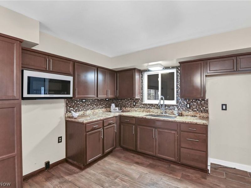 3637 Hunter Drive, North Olmsted, OH 44070 Photo 5