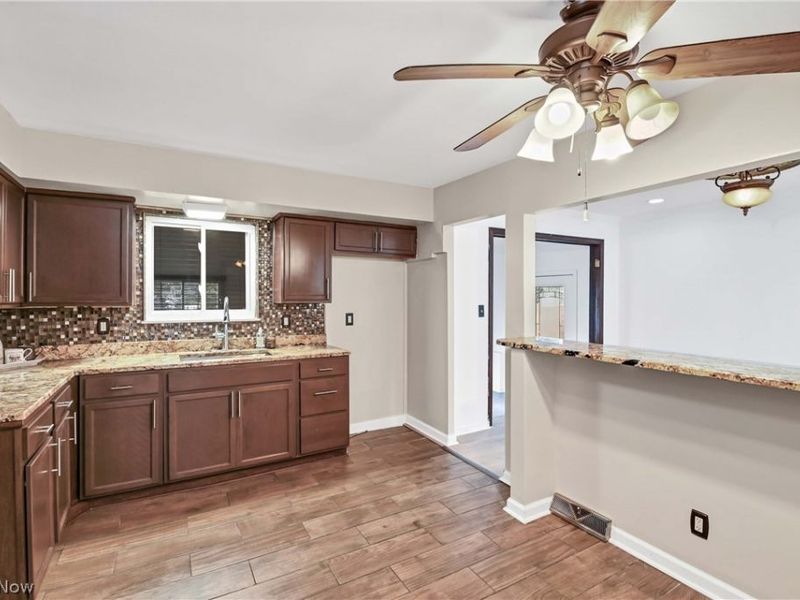 3637 Hunter Drive, North Olmsted, OH 44070 Photo 6