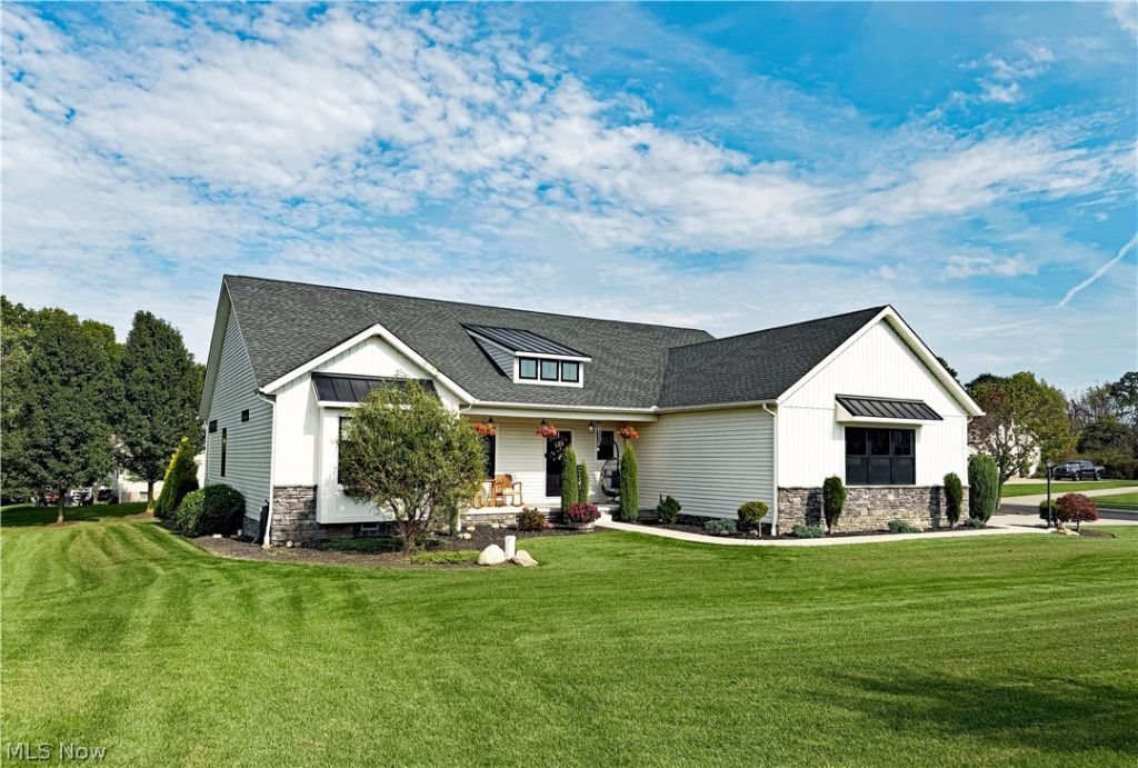 490 Byberry Drive NE, Hartville, OH 44632