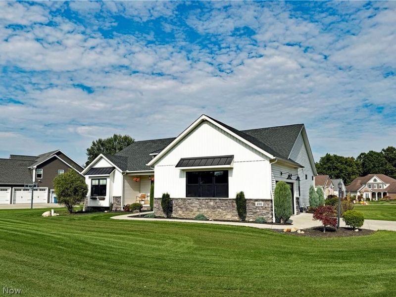 490 Byberry Drive NE, Hartville, OH 44632 Photo 3