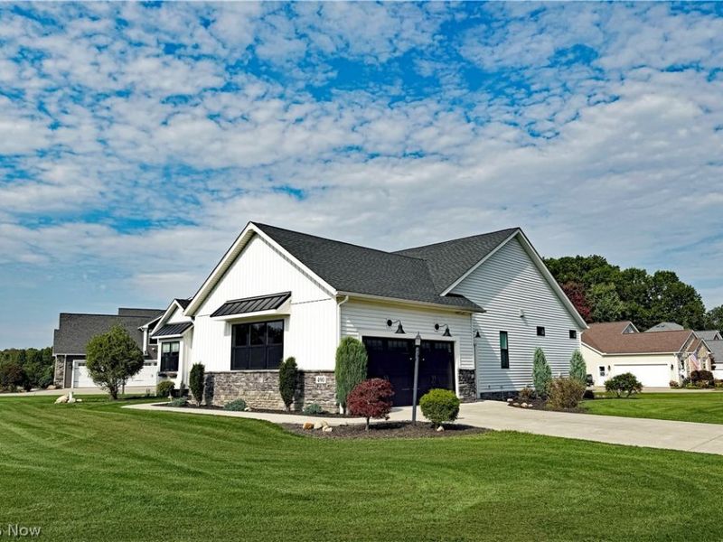 490 Byberry Drive NE, Hartville, OH 44632 Photo 4