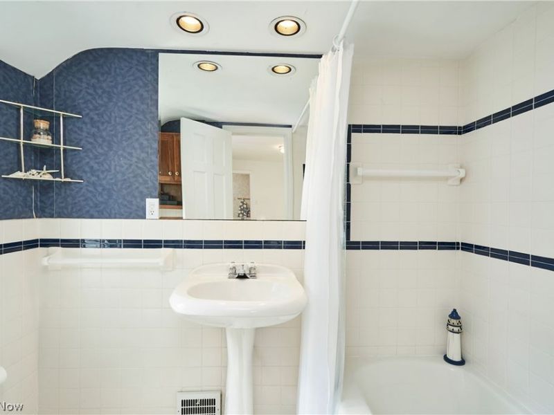 2345 Chatham Road, Akron, OH 44313 Photo 29