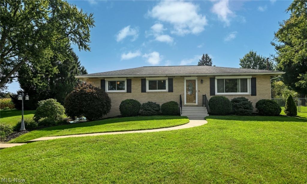 1420 Whitehall Drive, Mogadore, OH 44260 Main Photo