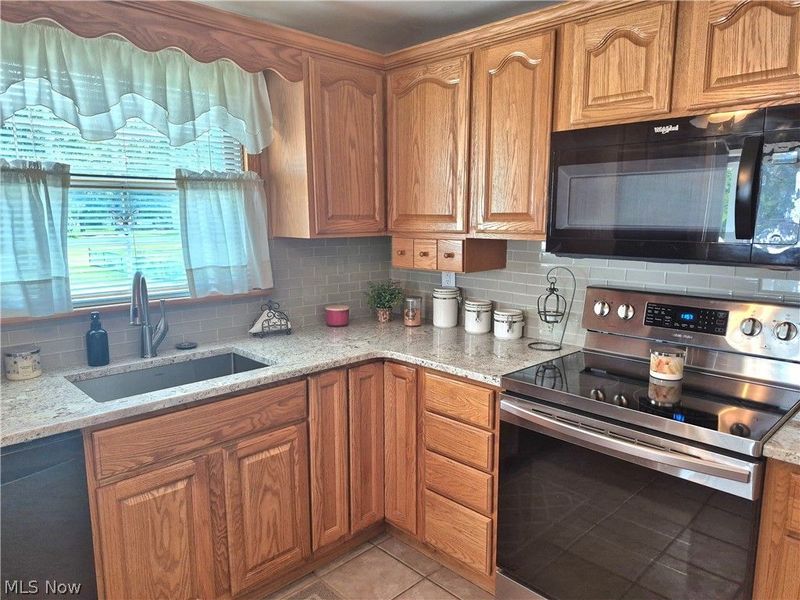 4546 N Leavitt Road NW, Warren, OH 44485 Photo 14