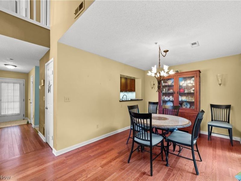 180 Fox Hollow Drive, Mayfield Heights, OH 44124 Photo 14