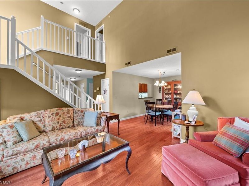 180 Fox Hollow Drive, Mayfield Heights, OH 44124 Photo 8