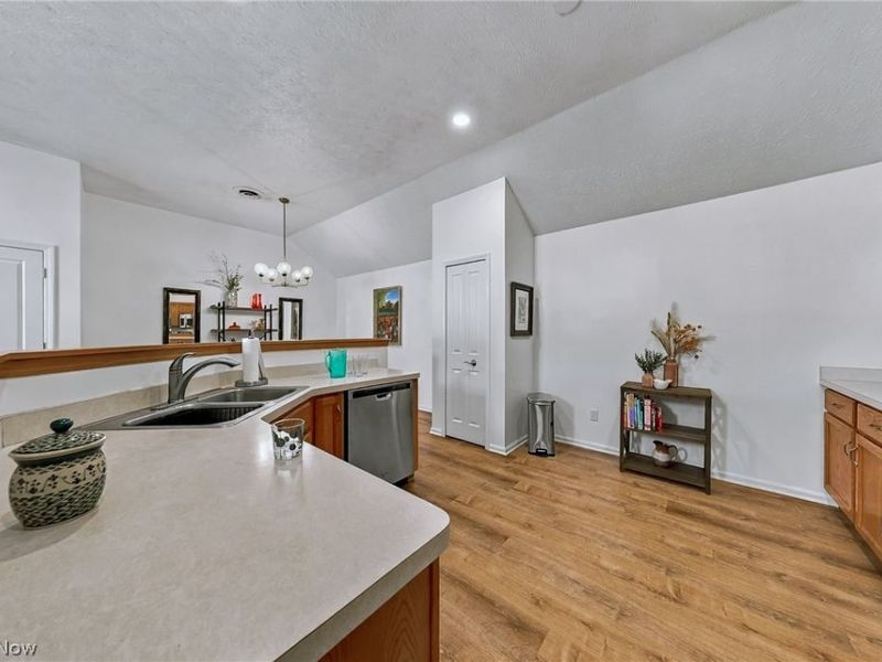 23453 Grist Mill Court, Unit 4, Olmsted Falls, OH 44138 Photo 14