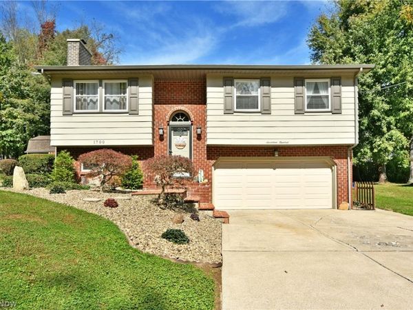 1700 Rockwood Drive, Youngstown, OH 44505
