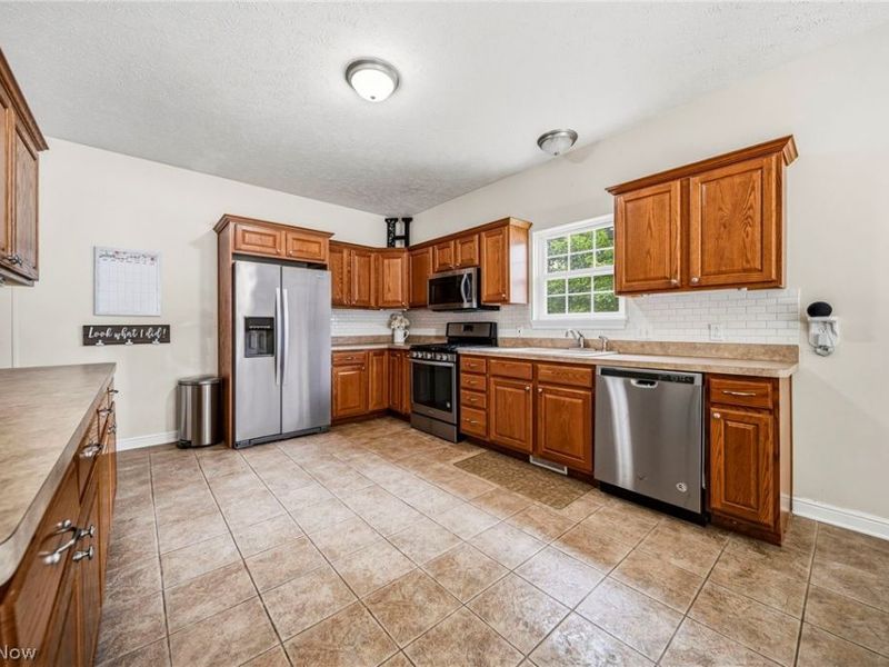 1121 Ashview Drive, Madison, OH 44057 Photo 10