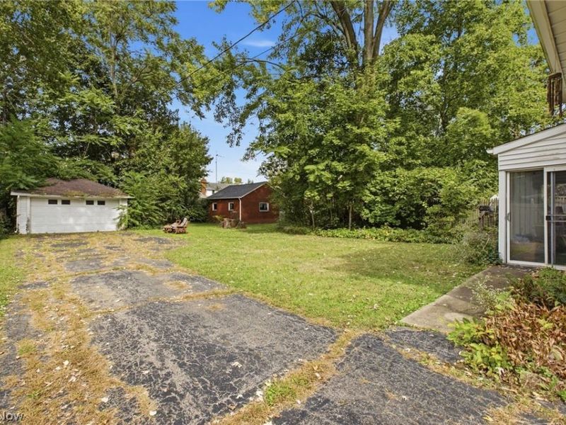 1334 Beechcrest Street NW, Warren, OH 44485 Photo 7