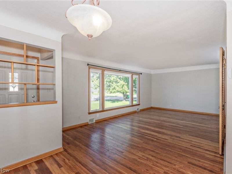 1673 Chelmsford Road, Mayfield Heights, OH 44124 Photo 12