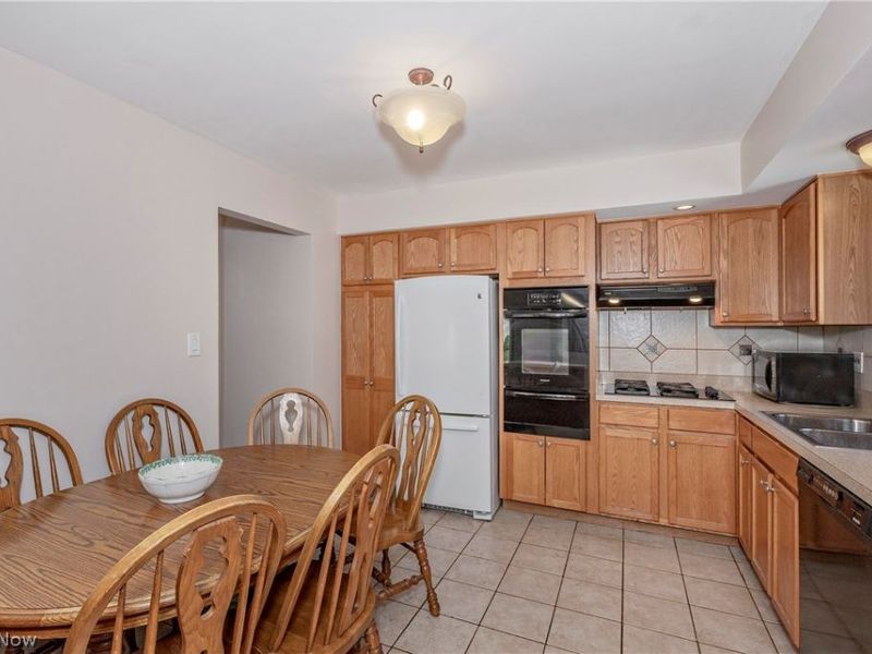 1673 Chelmsford Road, Mayfield Heights, OH 44124 Photo 14