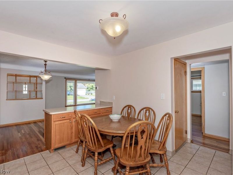 1673 Chelmsford Road, Mayfield Heights, OH 44124 Photo 15