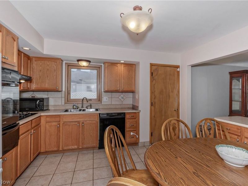 1673 Chelmsford Road, Mayfield Heights, OH 44124 Photo 16