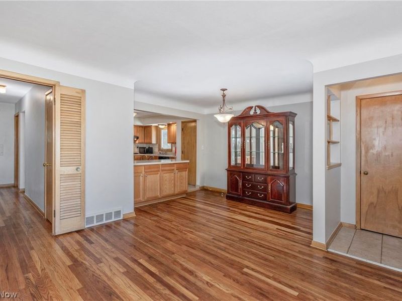 1673 Chelmsford Road, Mayfield Heights, OH 44124 Photo 5