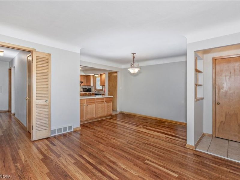 1673 Chelmsford Road, Mayfield Heights, OH 44124 Photo 5