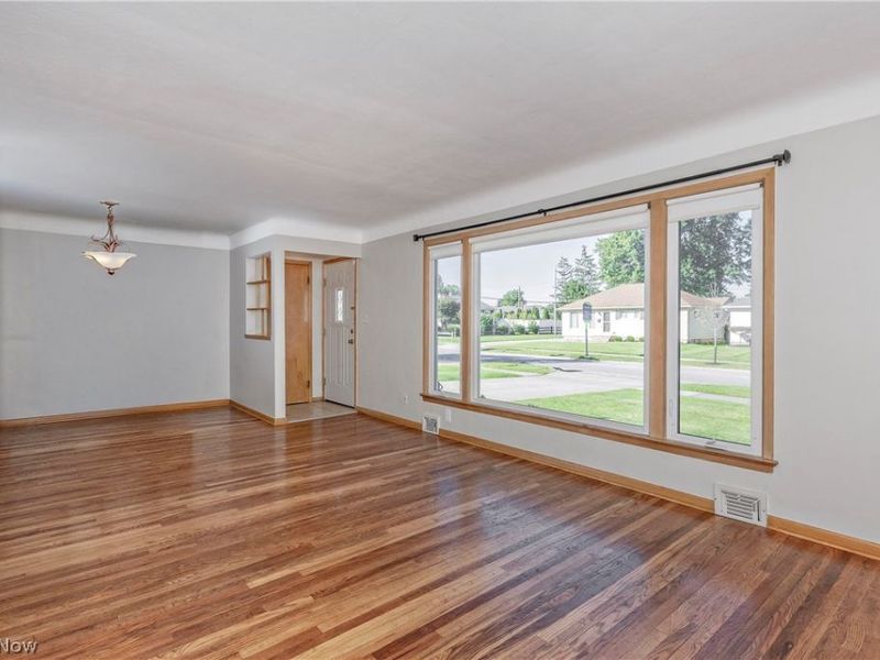 1673 Chelmsford Road, Mayfield Heights, OH 44124 Photo 8